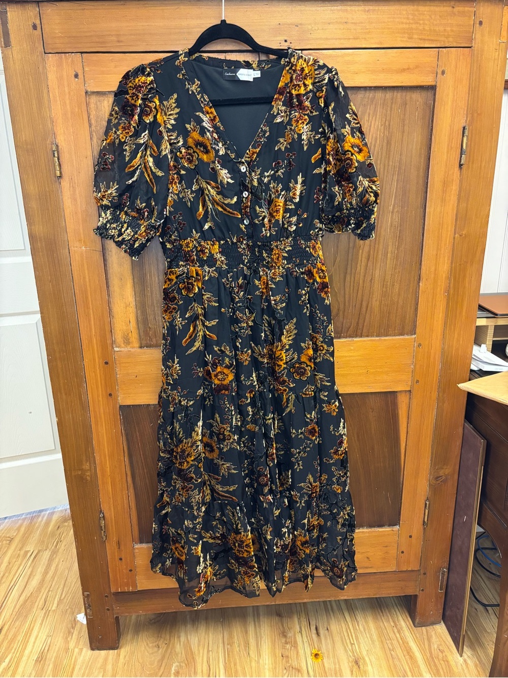 Piper & Scoot Exclusive Burnout Velvet Floral Midi Dress – Size L